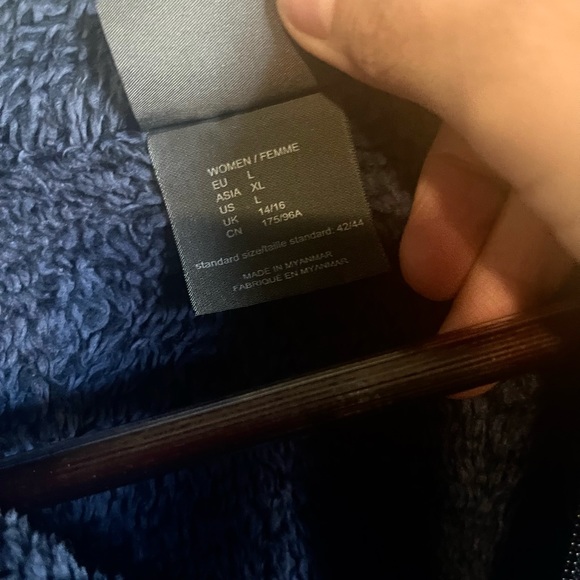 Used Jack Wolfskin Women's Pine Leaf Fleece Jacket- IN EXCELLENT CONDITION. - Picture 4 of 5